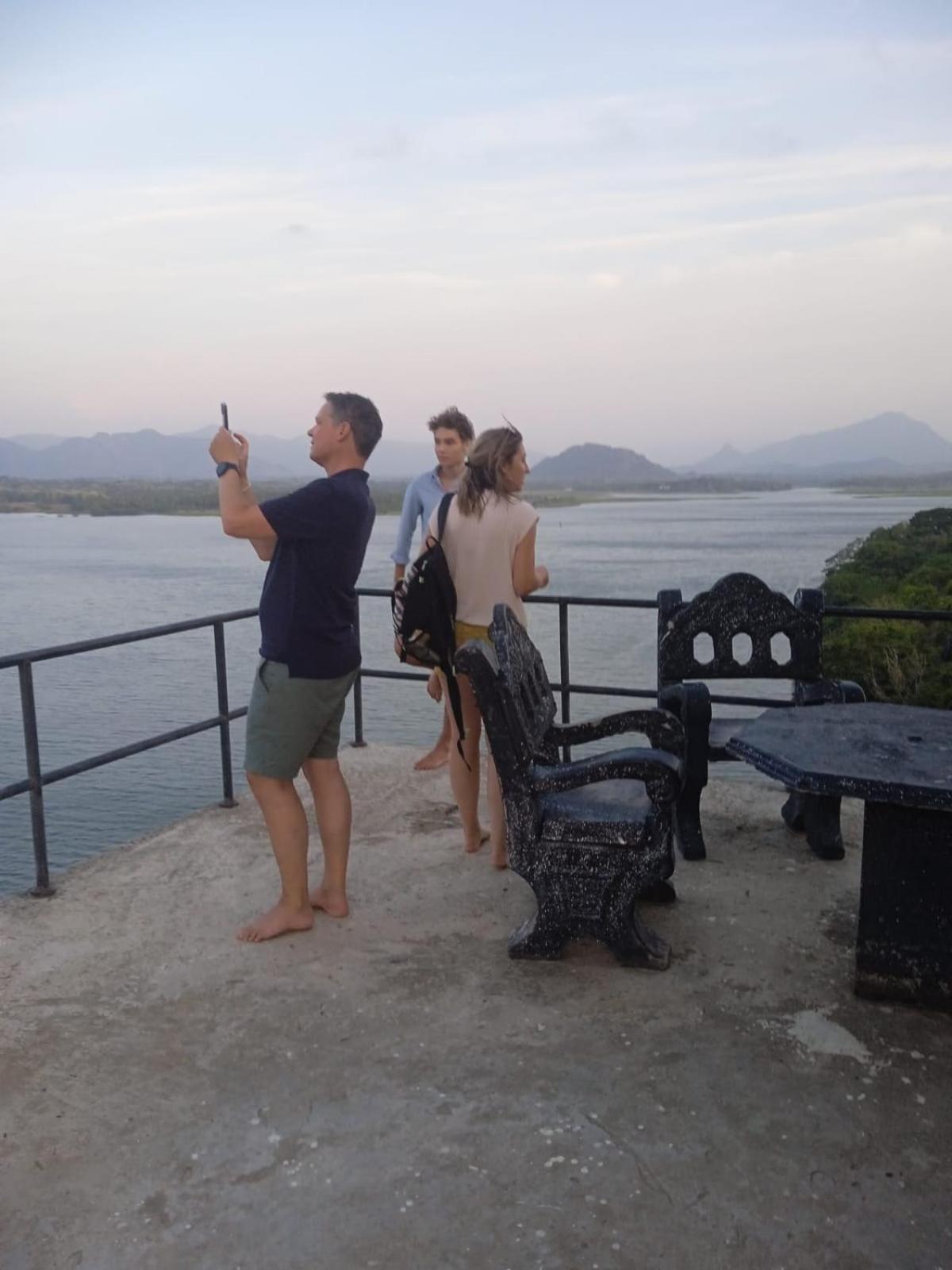New Rasi Guest House Dambulla Exteriör bild